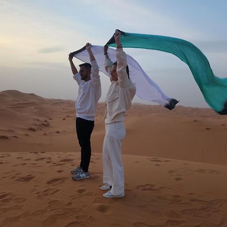 Riadsuerteloca Merzouga Hassilabied Eksteriør billede The flag of the United Arab Emirates