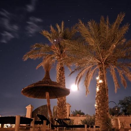 Riadsuerteloca Merzouga Hassilabied Eksteriør billede Fountain at the Oasis of Mara
