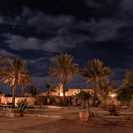 Riadsuerteloca Merzouga Hassilabied Eksteriør billede Al-Qatif at night