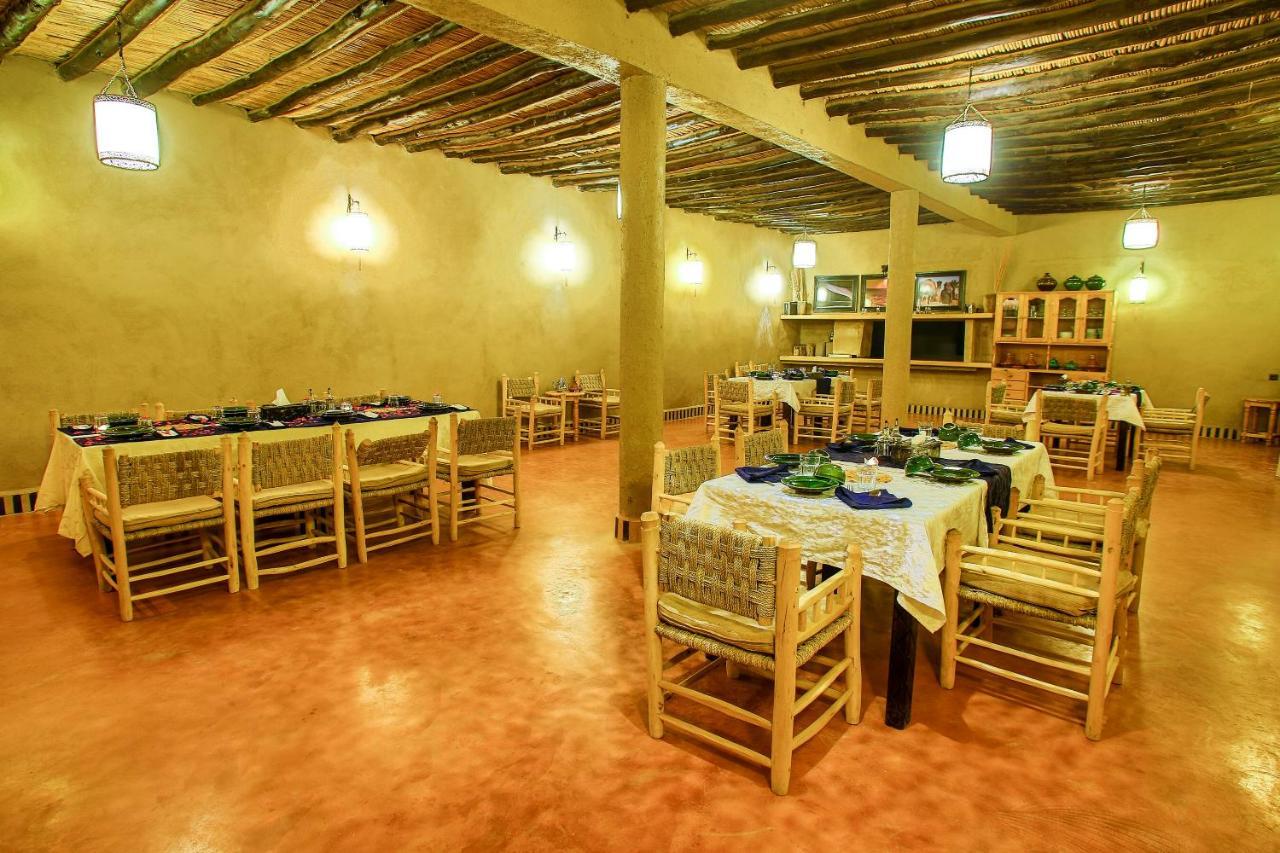 Riadsuerteloca Merzouga Hassilabied Eksteriør billede The dining room at the Al Maha Desert Resort