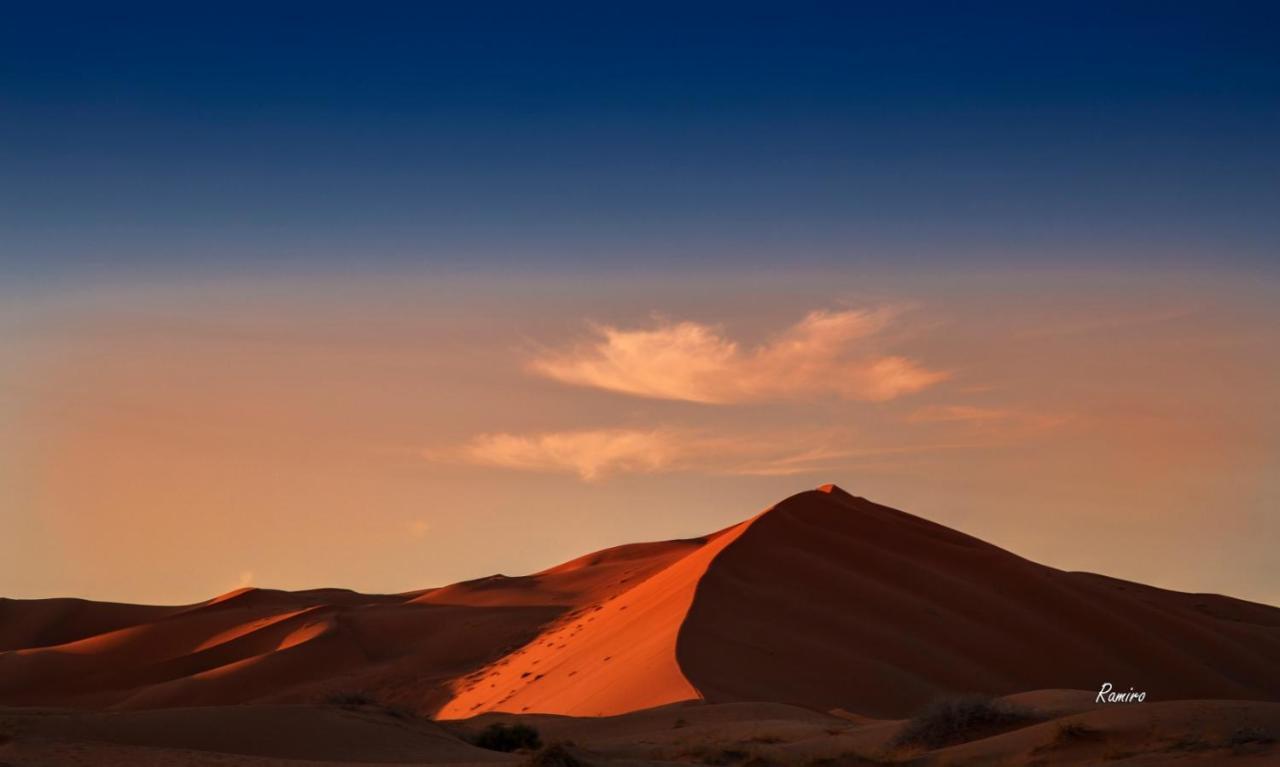 Riadsuerteloca Merzouga Hassilabied Eksteriør billede Dune 45 at sunset