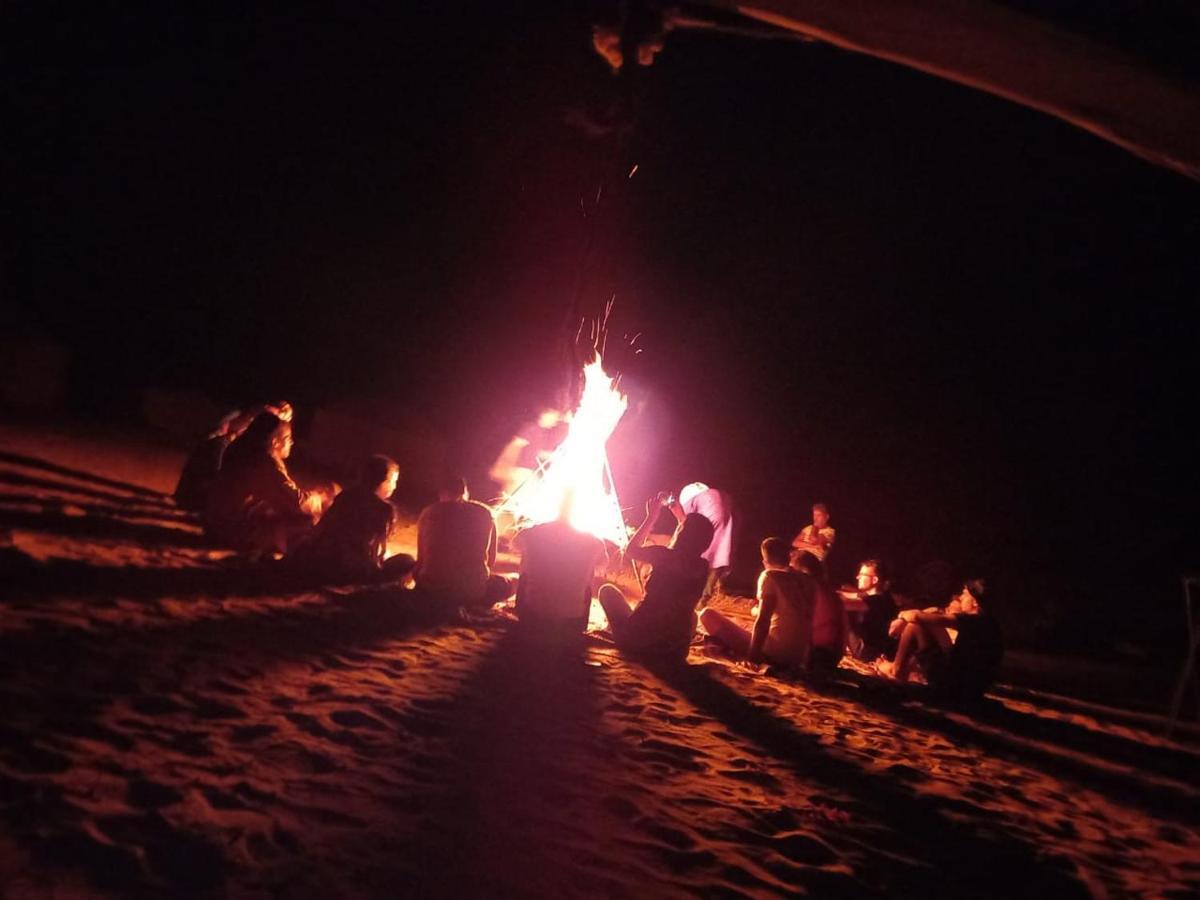 Riadsuerteloca Merzouga Hassilabied Eksteriør billede A campfire at the 2007 World Scout Jamboree