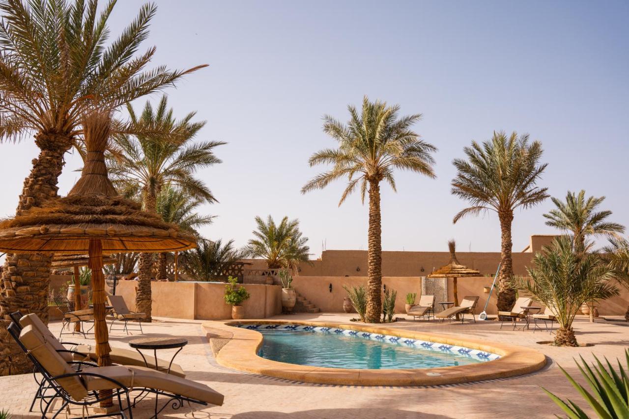Riadsuerteloca Merzouga Hassilabied Eksteriør billede The swimming pool at the resort