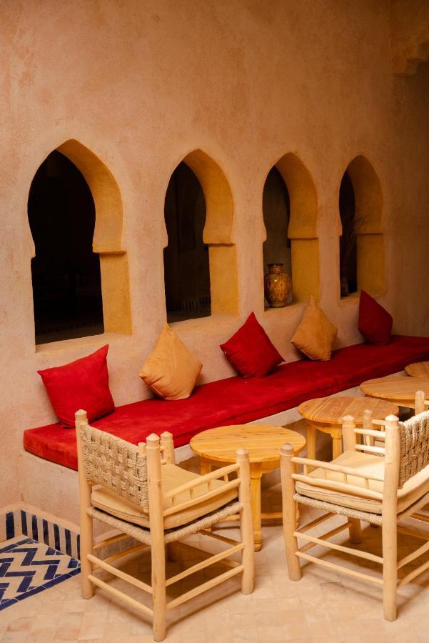 Riadsuerteloca Merzouga Hassilabied Eksteriør billede A Moroccan interior