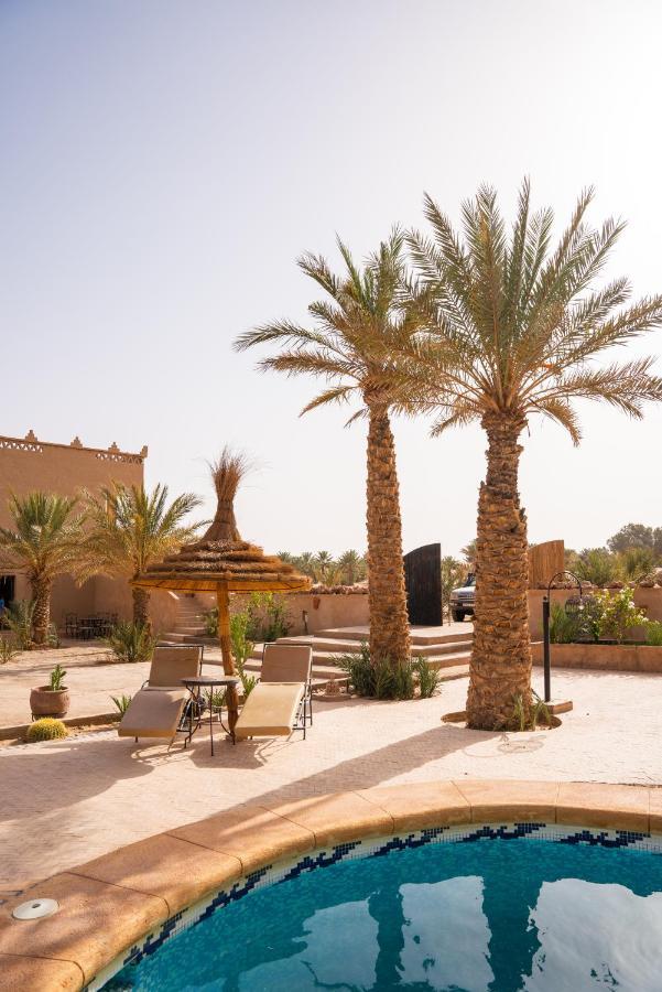 Riadsuerteloca Merzouga Hassilabied Eksteriør billede The resort's main courtyard