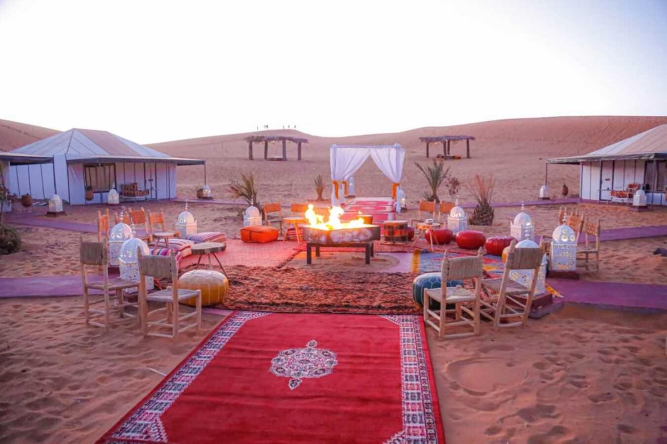 Riadsuerteloca Merzouga Hassilabied Eksteriør billede A luxury desert camp in the Sahara