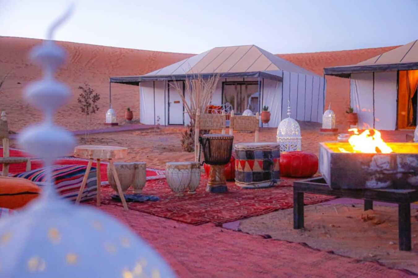 Riadsuerteloca Merzouga Hassilabied Eksteriør billede A luxury desert camp in the Sahara