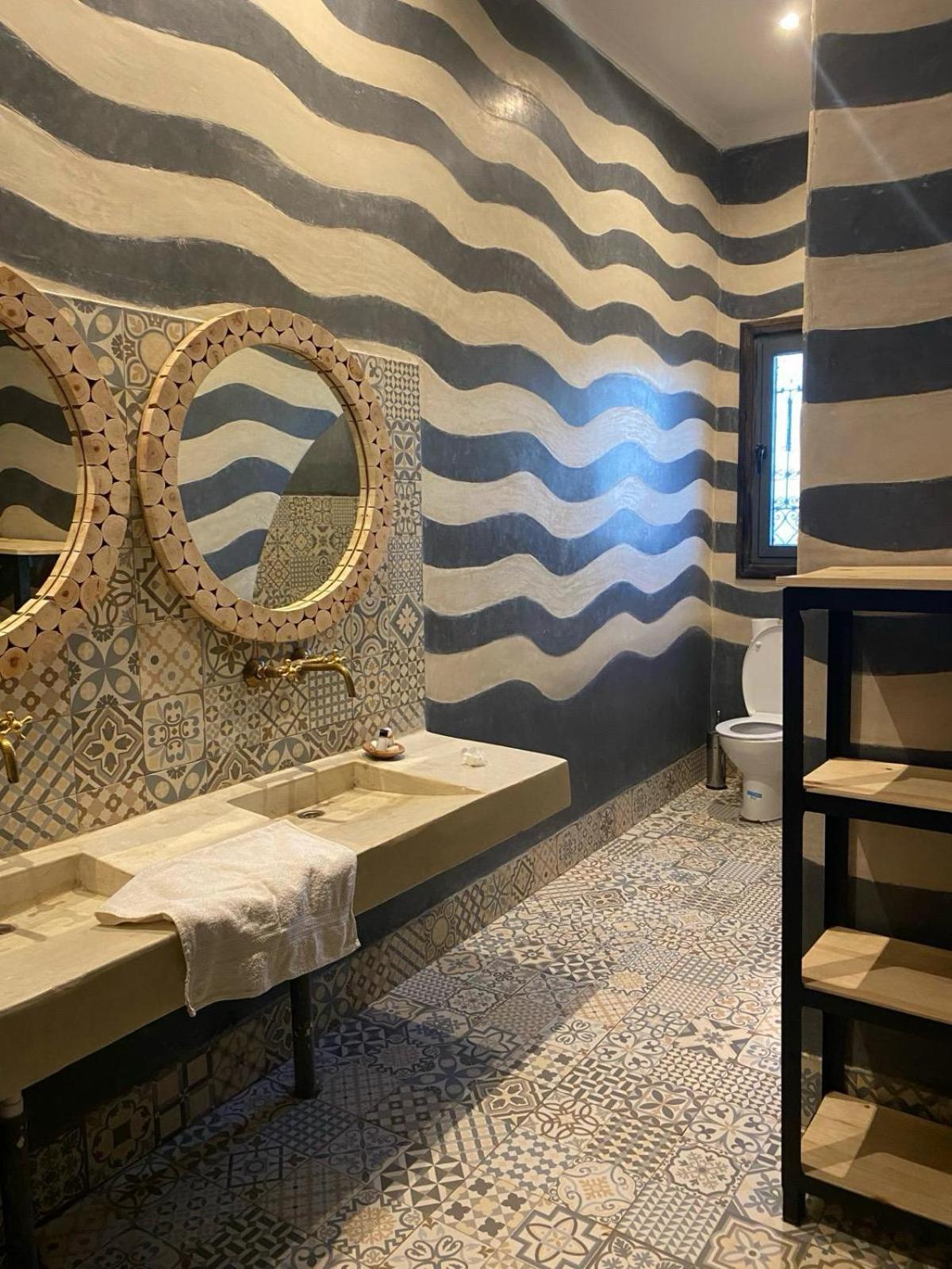 Riadsuerteloca Merzouga Hassilabied Eksteriør billede Bathroom