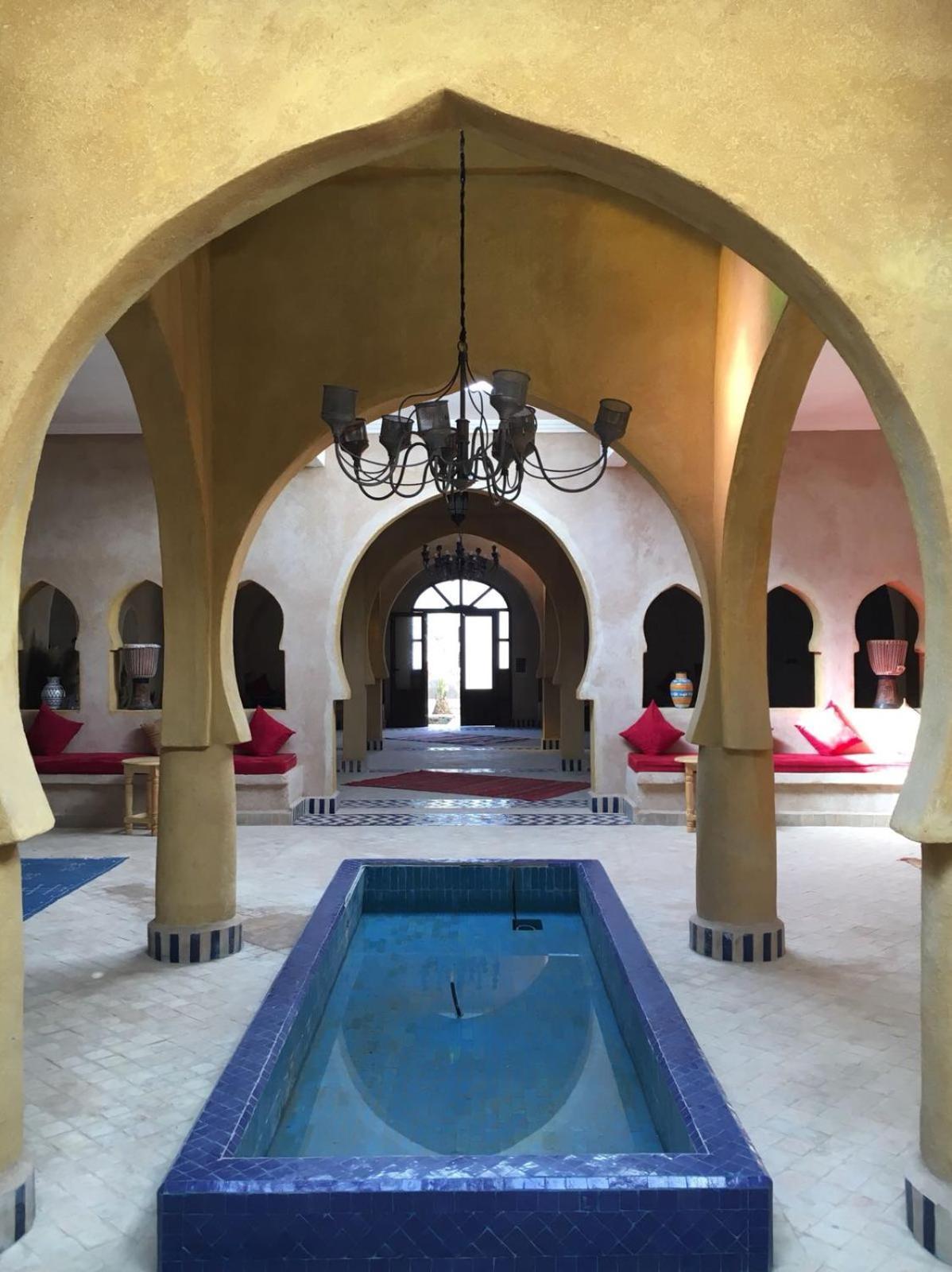 Riadsuerteloca Merzouga Hassilabied Eksteriør billede Interior of a riad in Marrakech
