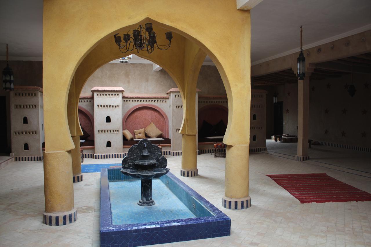 Riadsuerteloca Merzouga Hassilabied Eksteriør billede A hammam in Marrakech, Morocco